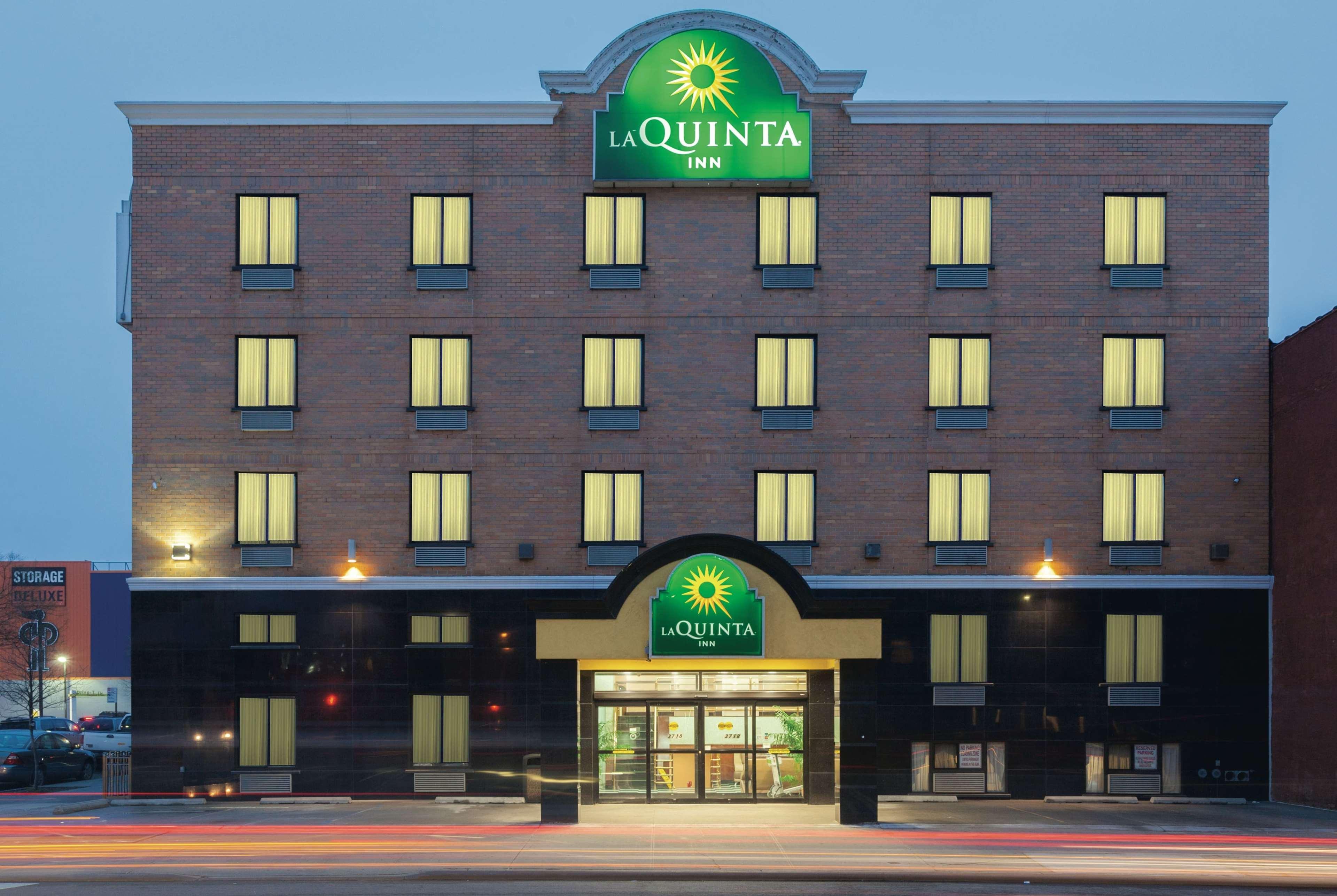 La Quinta Inn By Wyndham Queens New York Exterior photo